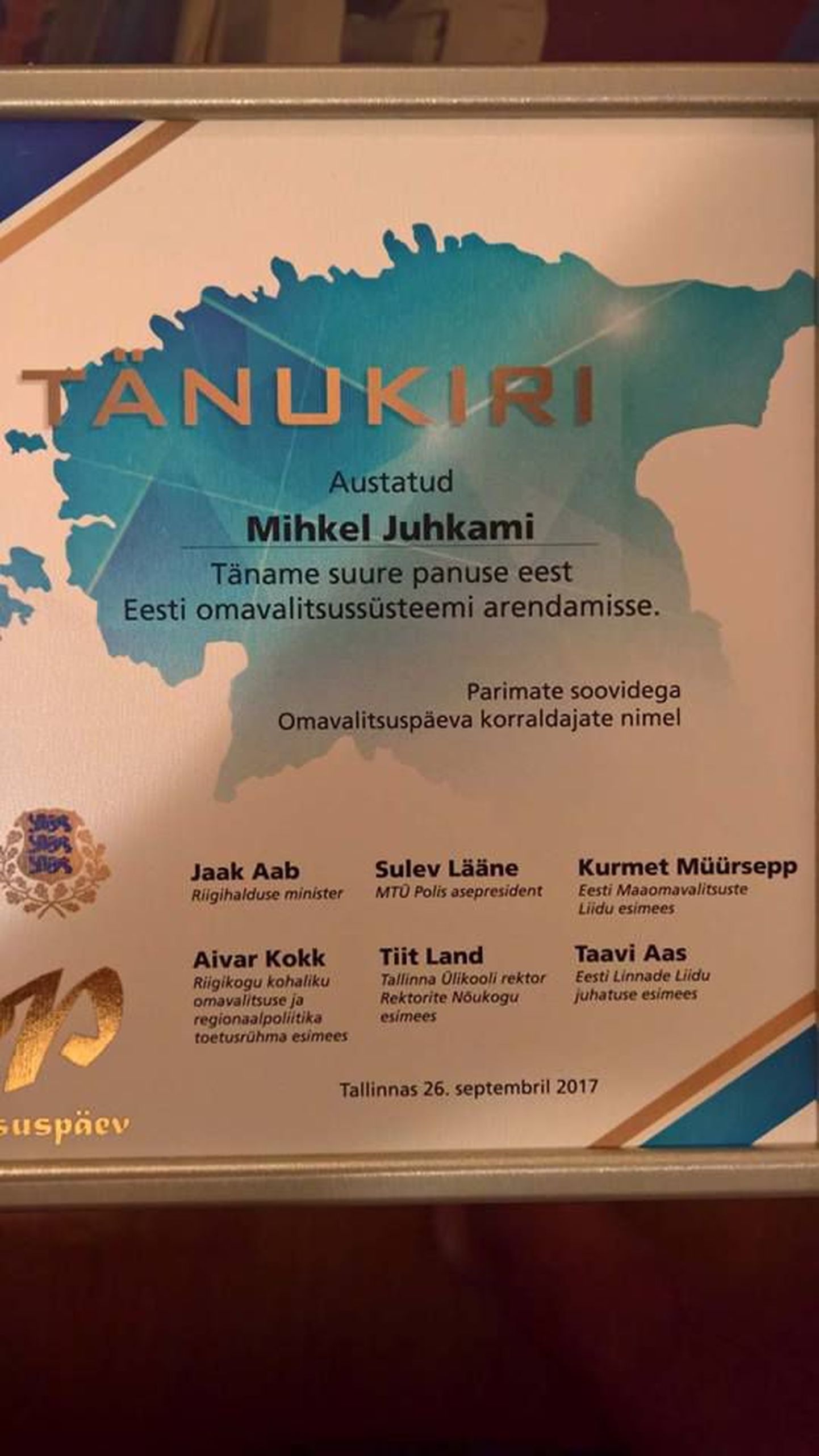 Lääne-Virumaalt said tänuplaadi Rakvere linnapea Mihkel Juhkami ja VIROL-i kauaaegne tegevdirektor Sven Hõbemägi.