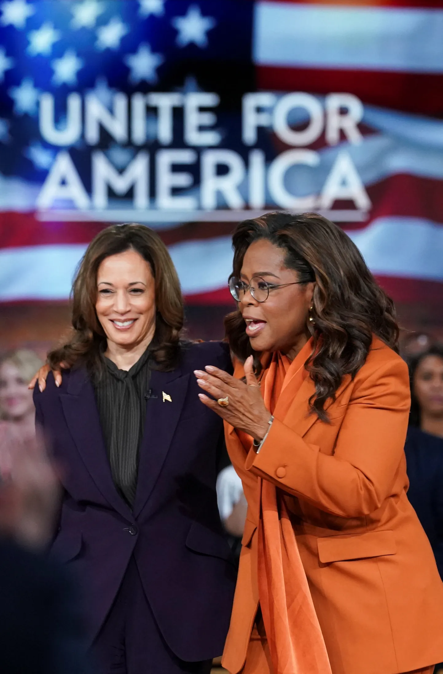 Kamala Harris ja Oprah Winfrey pidamas internetikoosolekut Detroidis 19. septembril 2024.