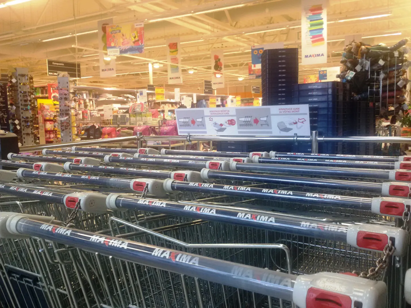 Lukustatud ostukärud Maxima kaupluses