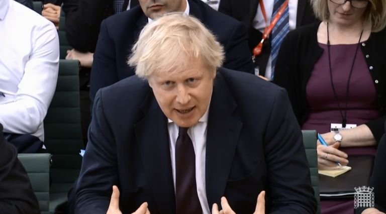 Boris Johnson ründab Venemaad valusate sõnadega.