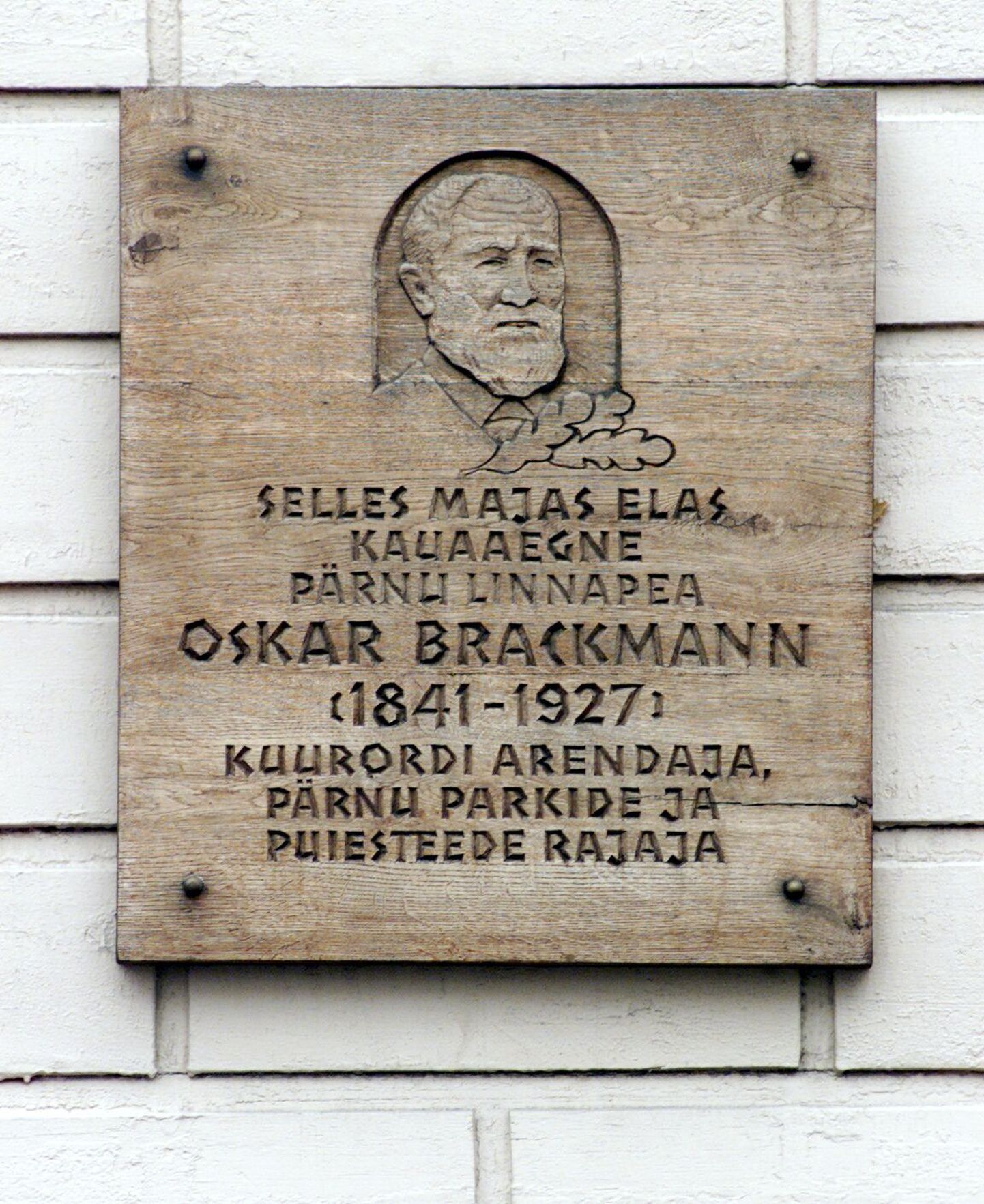 Oscar Alexander Brackmann sündis 175 aastat tagasi 1841. aasta  22. oktoobril (vana kalendri järgi 10. oktoobril) Tuula kubermangus Mihhailovskojes suhkruvabrikandi peres.