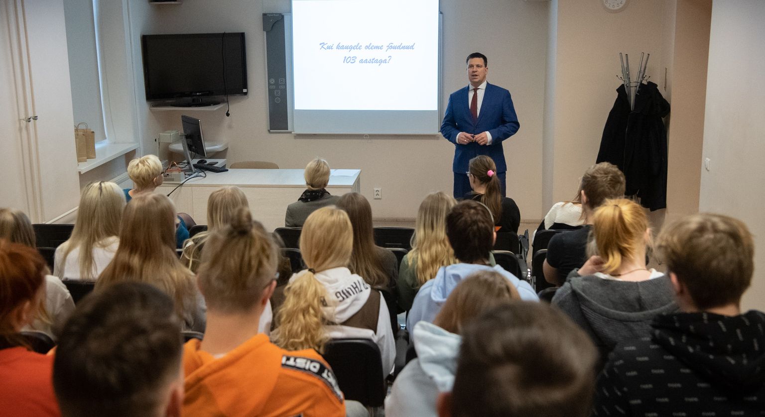 Jüri Ratas esines Võrumaal ka Antsla gümnaasiumi õpilastele.