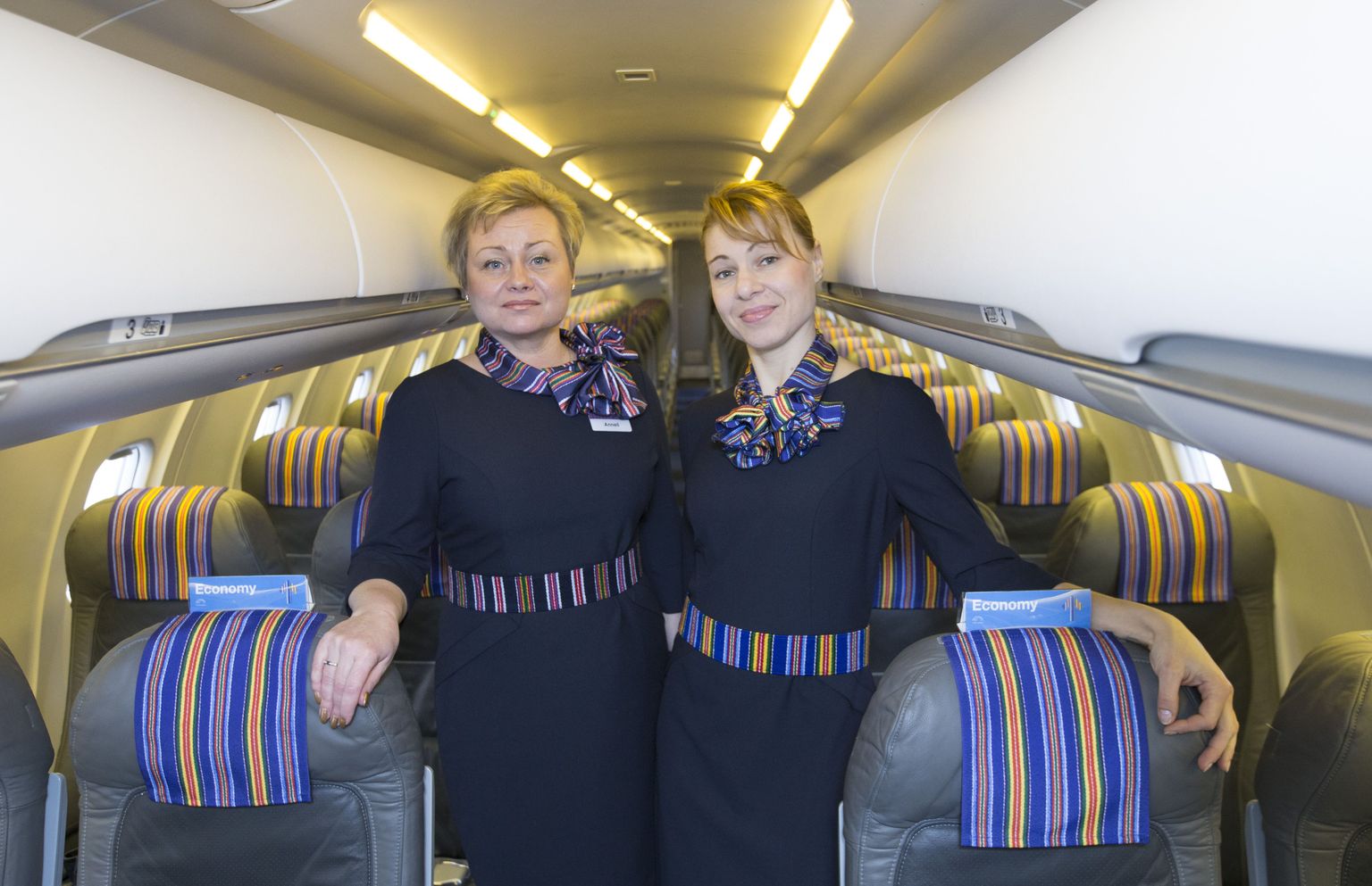 Nordic Avationi esimene lennuk ja eesti stjuardessid Anneli Pagar ja Merili Markson