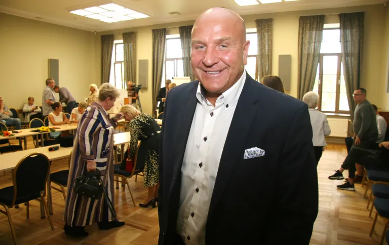 Jõhvi volikogu istungile saabunud vallavanema kandidaat Andres Jaadla seda ametit ei saanud.