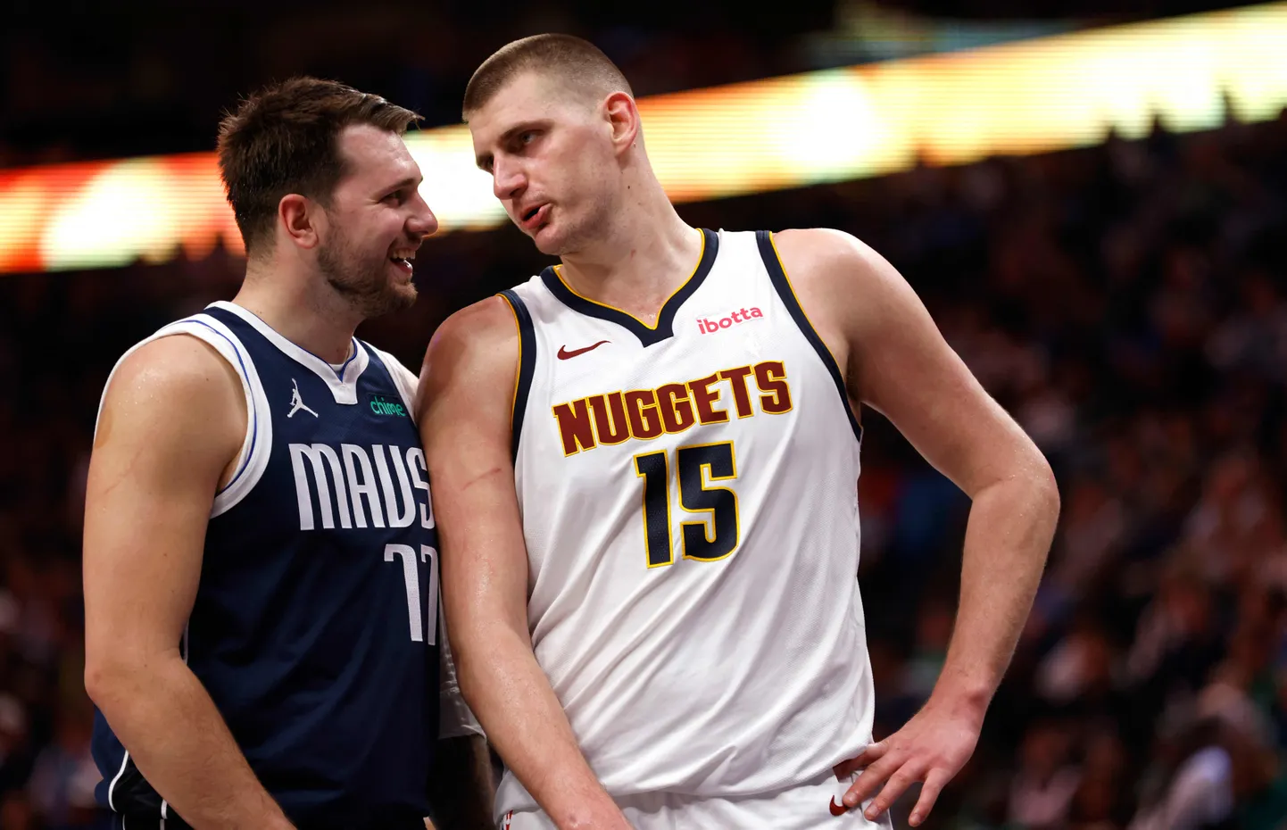 Luka Dončičs un Nikola Jokičs.