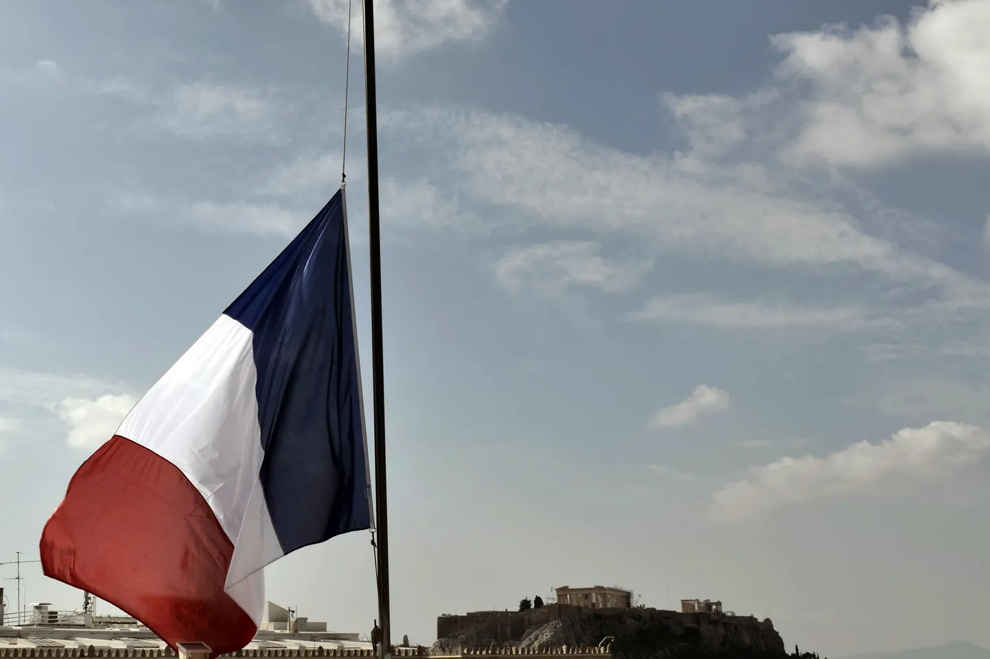Prantsusmaal langetati täna leina tõttu lipud poolde masti.