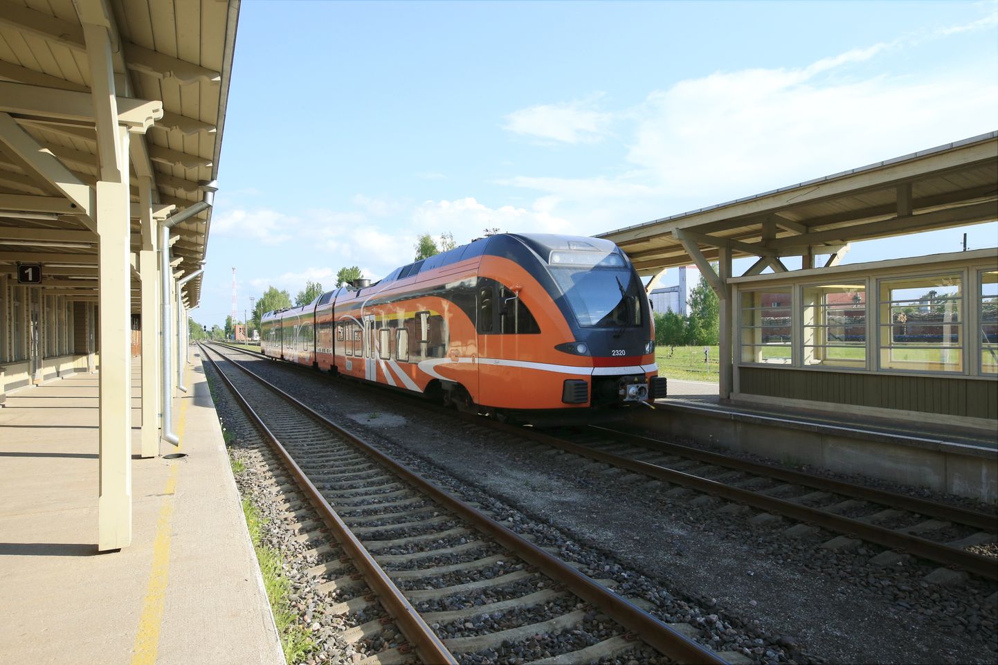 Elroni rong Tartu rongijaamas.