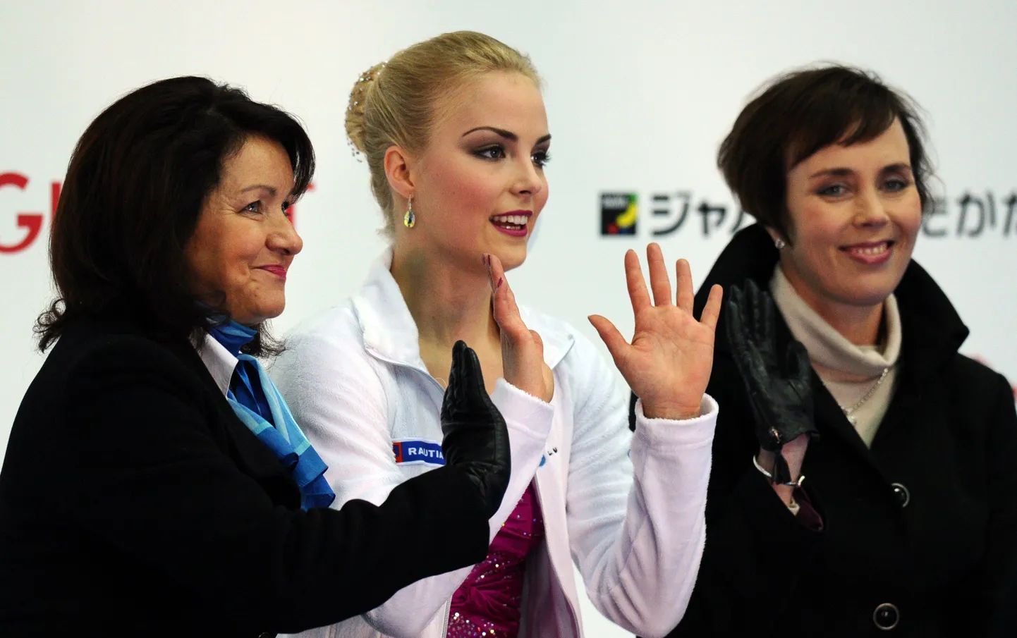 Kiira Korpi (valges).