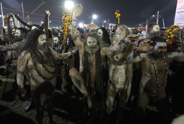 Indias algas 15. jaanuaril 49 päeva kestev Kumbh Mela religioosne festival. Pildil pühamehed sadhud