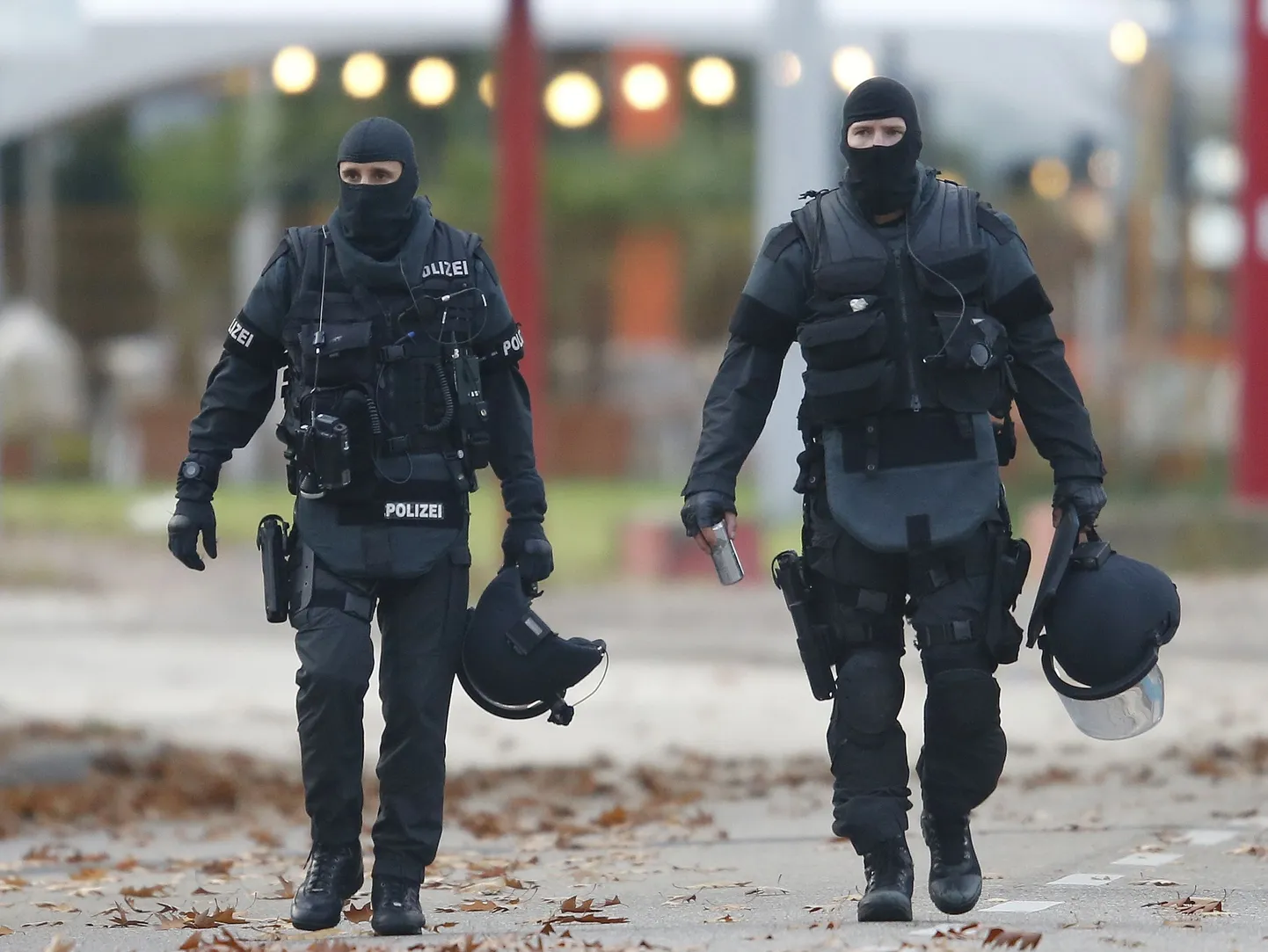 Saksa eriüksuslased lahkuvad pärast 14 tundi kestnud vastasseisu sündmuskohalt.