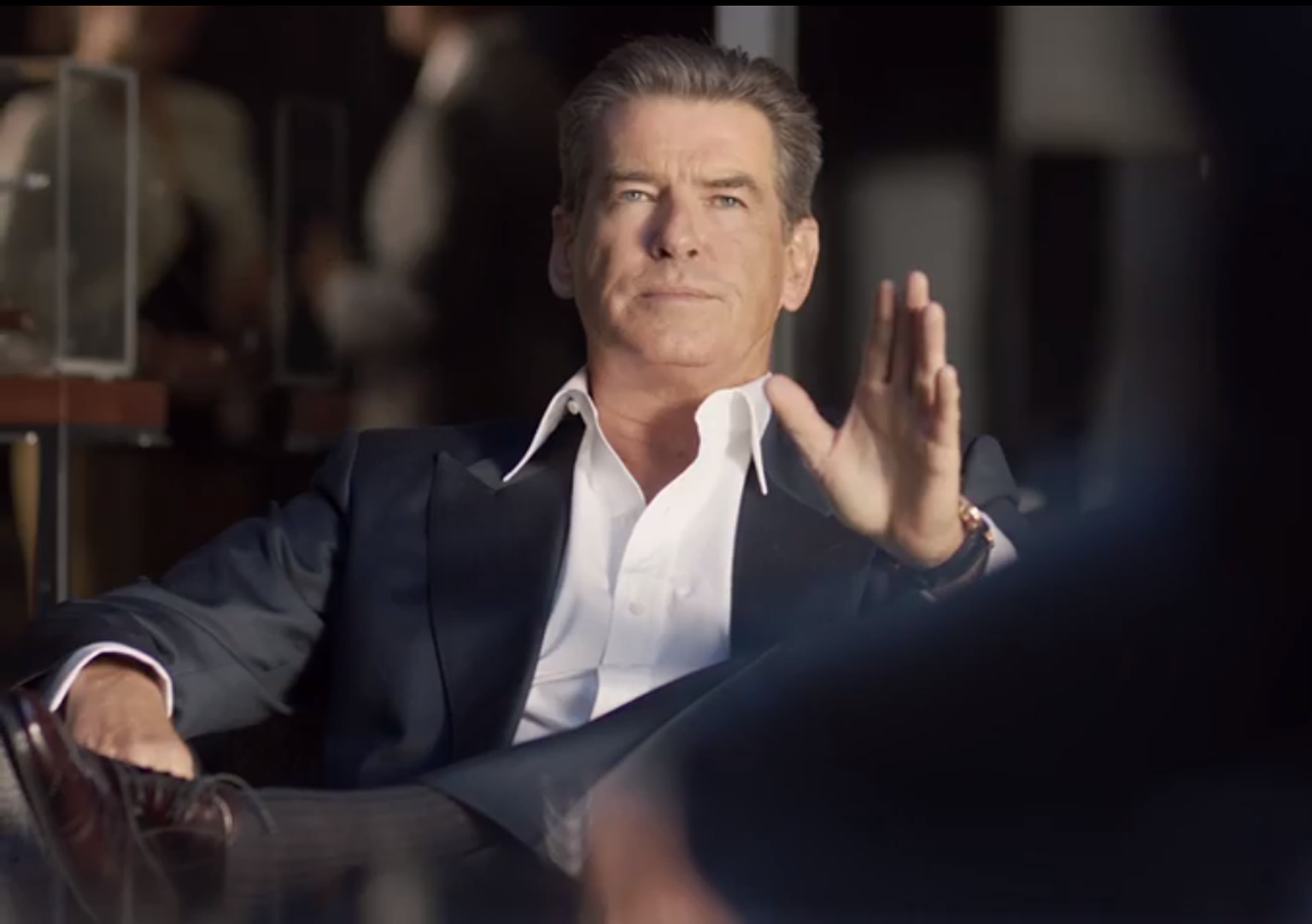 Pierce Brosnan vaimukas Super Bowli reklaamis