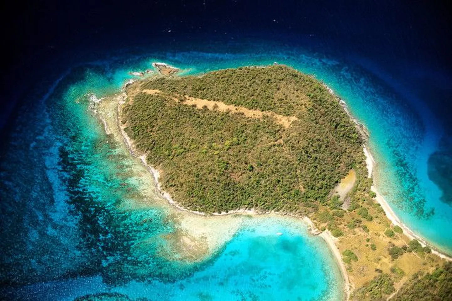 Tunnuslauset «The Best Kept Secret» kasutab ka Culebra saar (pildil), mis asub Puerto Rico ja Neitsisaarte vahel.