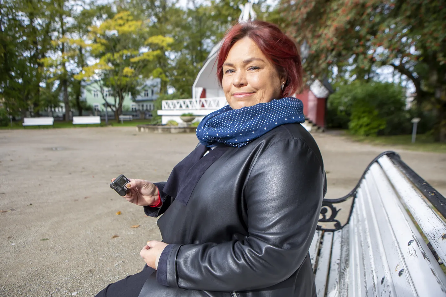 HÄDAVAJALIK ABILINE: Tiina Aavikul aitab oma veresuhkru taset jälgida kallis glükoosimonitooringu süsteem.