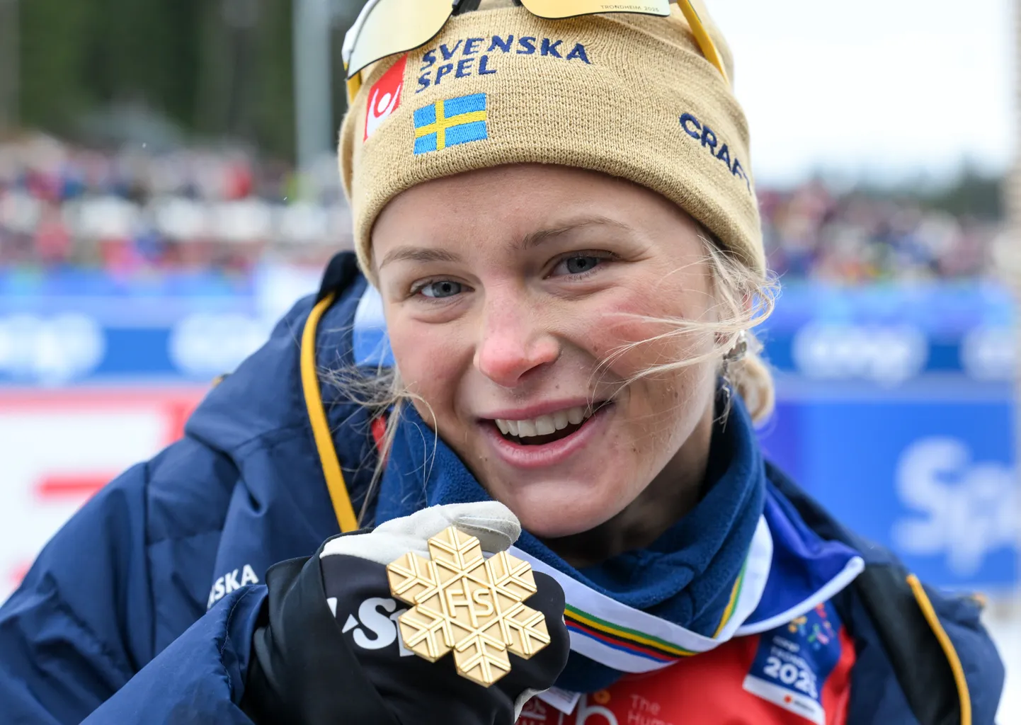 Frida Karlsson MMi 50 km vabatehnikasõidu kuldmedaliga.