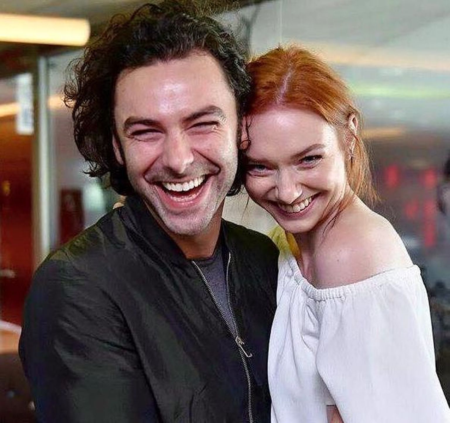 Aidan Turner ja Eleanor Tomlinson