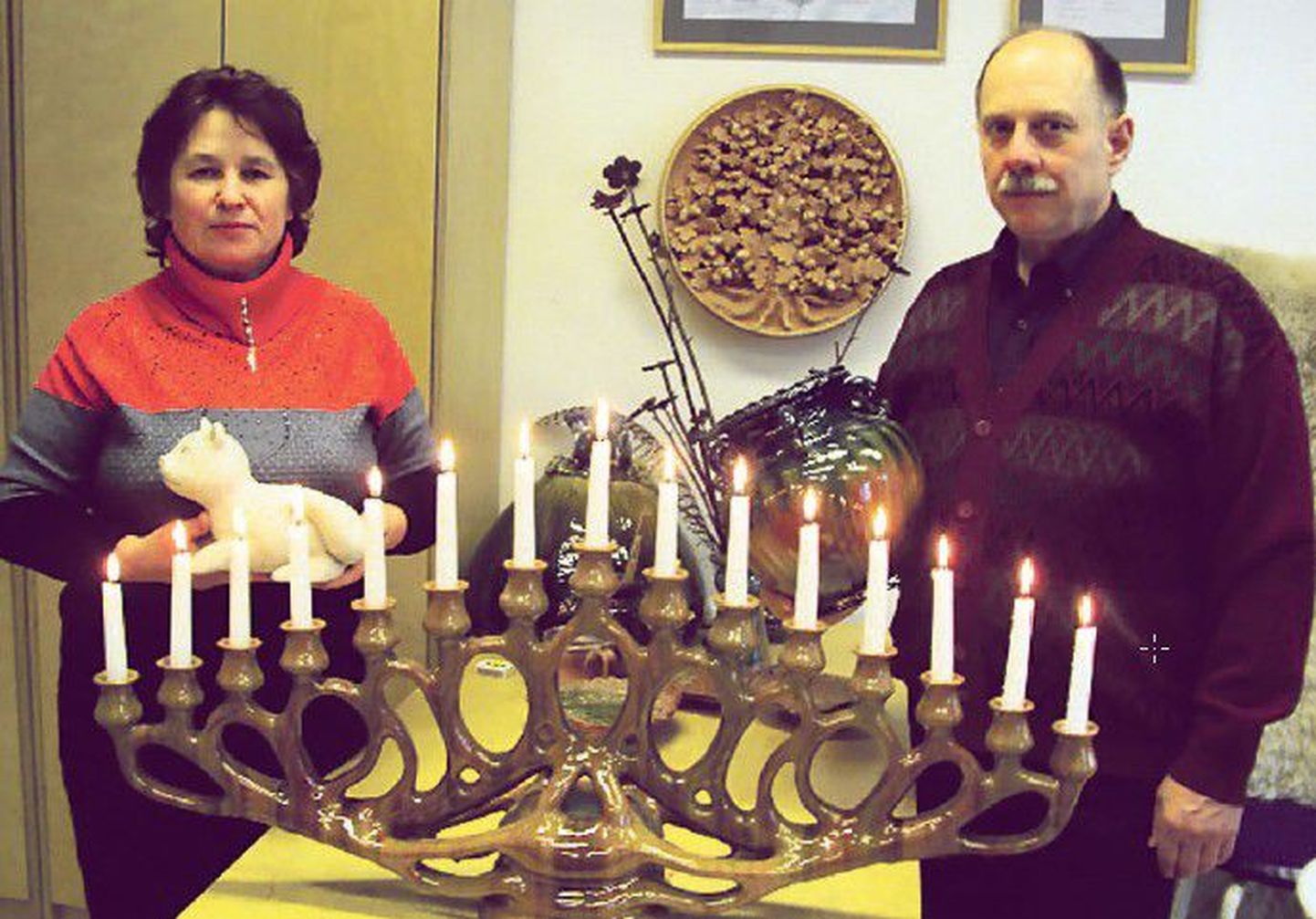 Abielupaar Marija Saikovska ja Janis Saikovskis viljelevad traditsioonilist Latgale keraamikat.