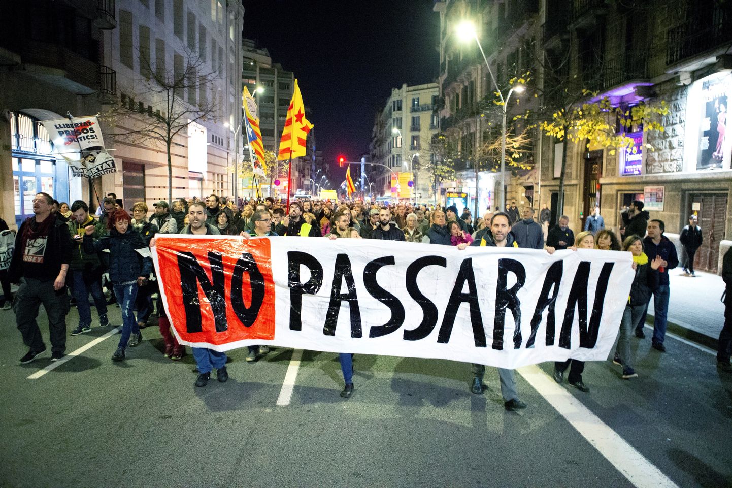 Barcelonas tulid eile inimesed tänavale avaldama toetust vangistatud kodanikuühenduseaktivistile Jordi Sànchezele ja endisele Kataloonia valitsuse kõneisikule Jordi Turullile.