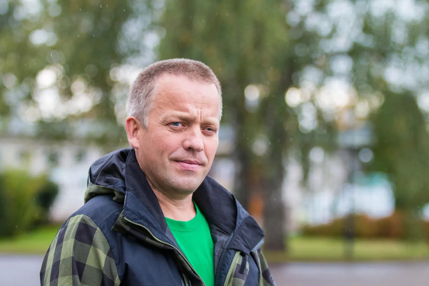 Ettevõtja ja Valga vallavolikogu liige Kaupo Kutsar ütles, et ootab enne järgmiste sammude astumist ära advokaadibüroo hinnangu. Kutsar on pikalt olnud kriitiline lipumärgi kasutamise osas.