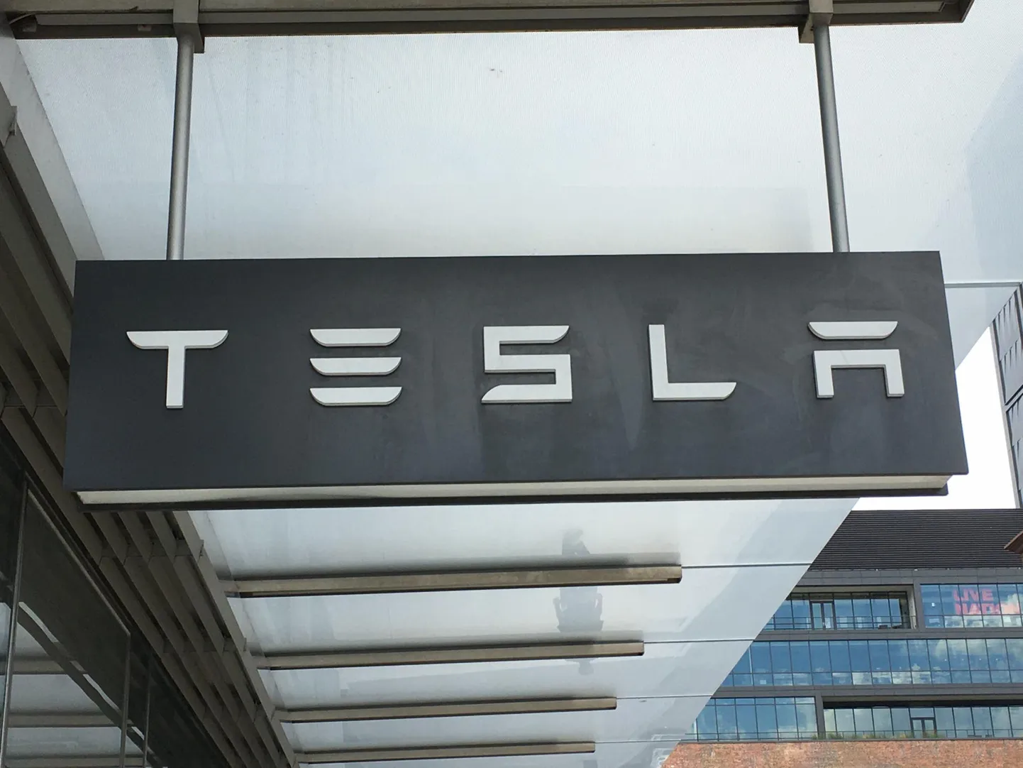 Kolmanda kvartali jooksul Tesla aktsia hind kahekordistus, jõudes 430 dollari lähedale.