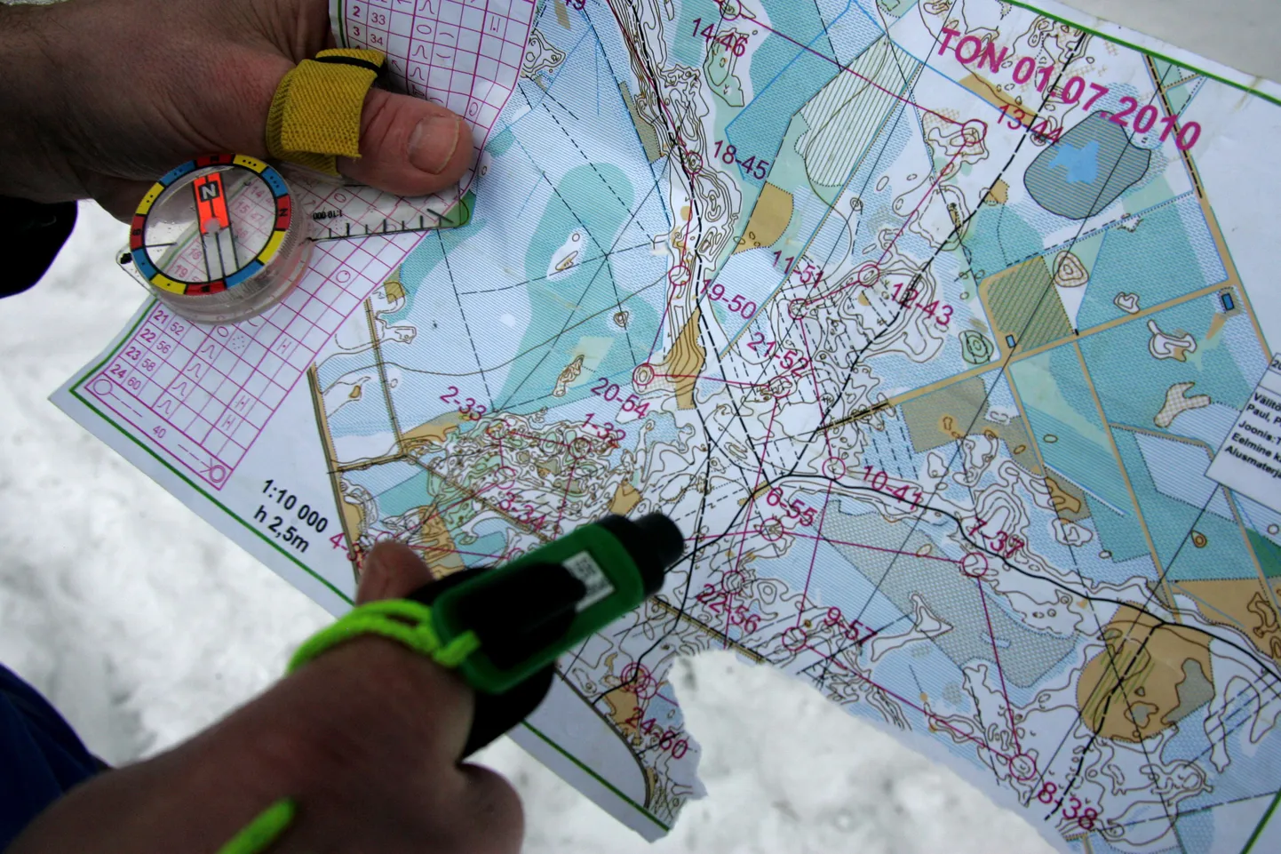 Orienteerumine. Illustreeriv foto.
