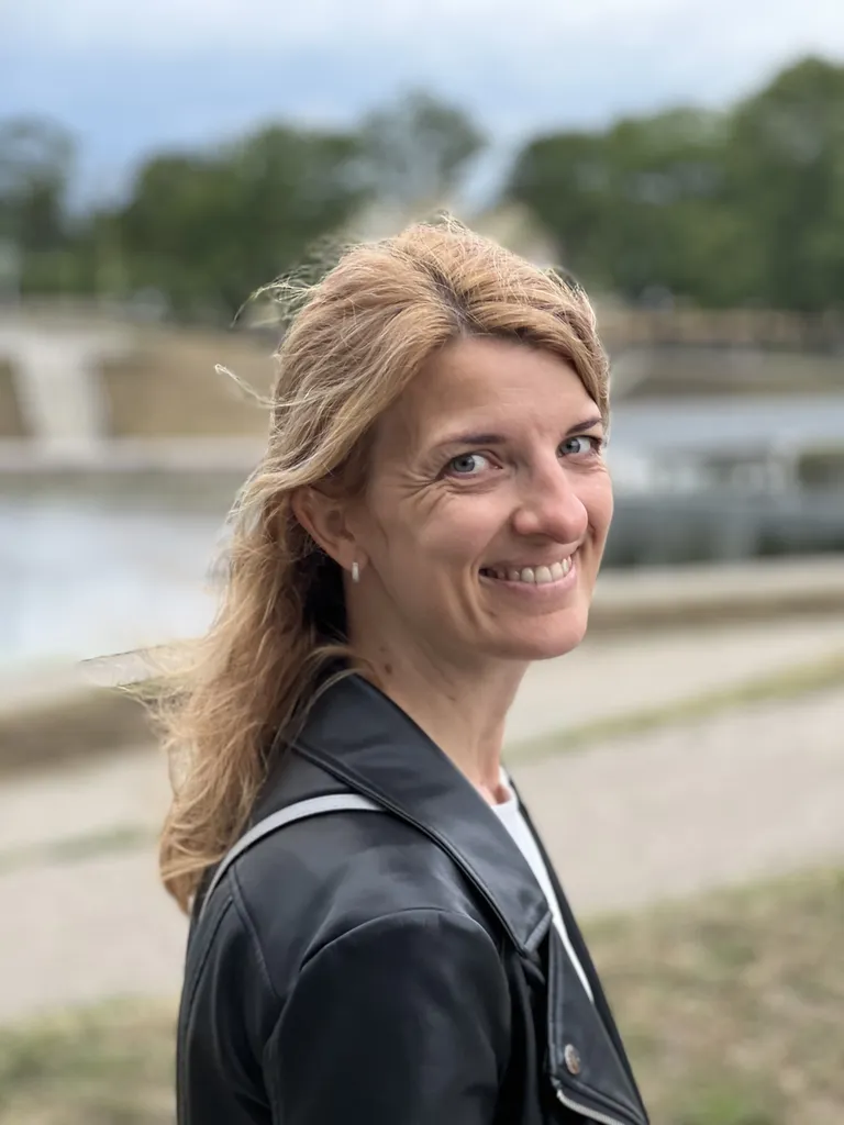 Tänu tööle puutub Kristine tihedalt kokku ka Leeduga, mistõttu teab ta öelda, et Eestis käib asjaajamine palju lihtsamalt.