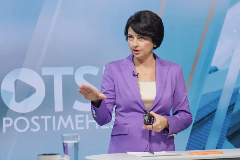 Студия Postimees: новый налог и тарифы на газ – потребители, держитесь? / Одежда ведущей: Tallinna Kaubamaja / Pinko