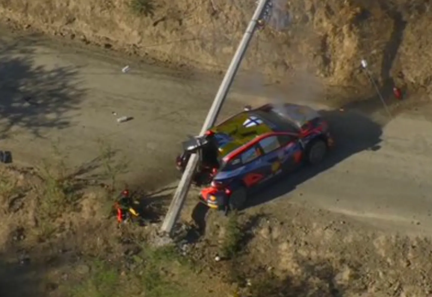 Esapekka Lappi avarii Mehhiko MM-ralli 11. kiiruskatsel.