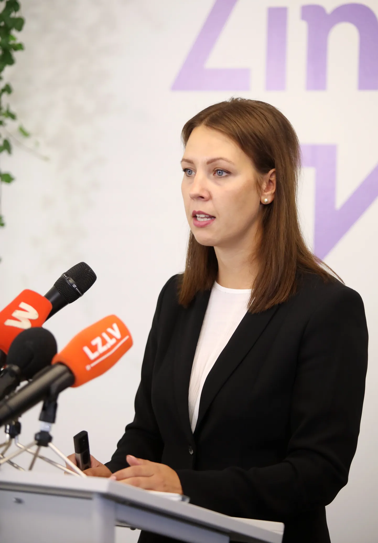 Izglītības un zinātnes ministre Anita Muižniece piedalās preses konferencē, kurā informē par jaunā mācību gada aktualitātēm un atklāj jaunu informācijas un sadarbības telpu "ZināTAVA".