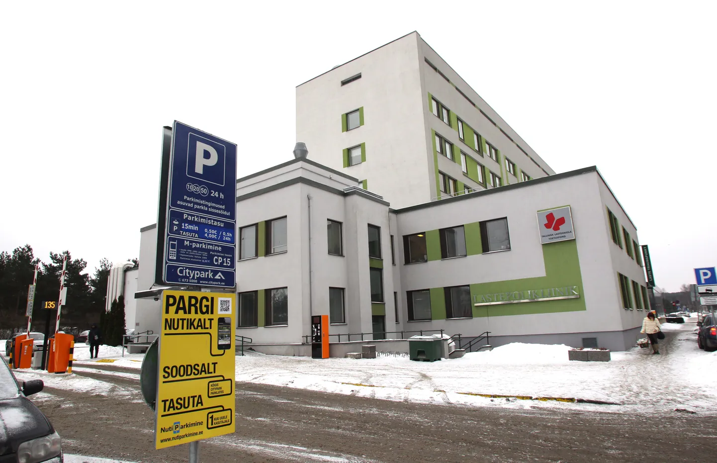 Tallinna lastehaigla parkla
