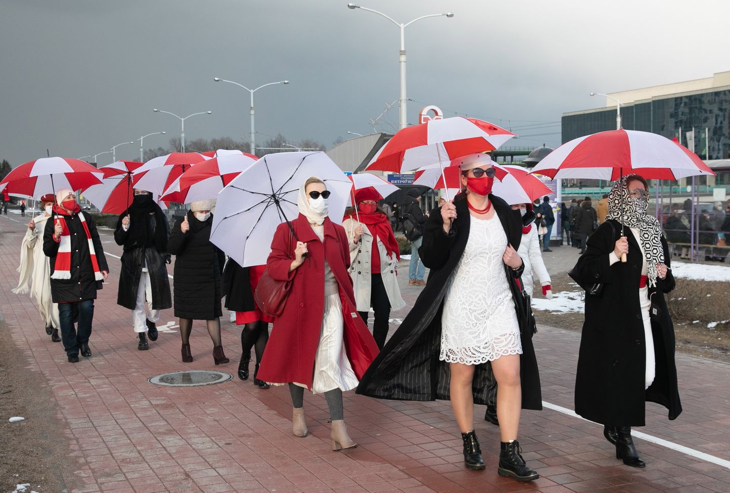 Белорусские женщины протестуют против президента Лукашенко.