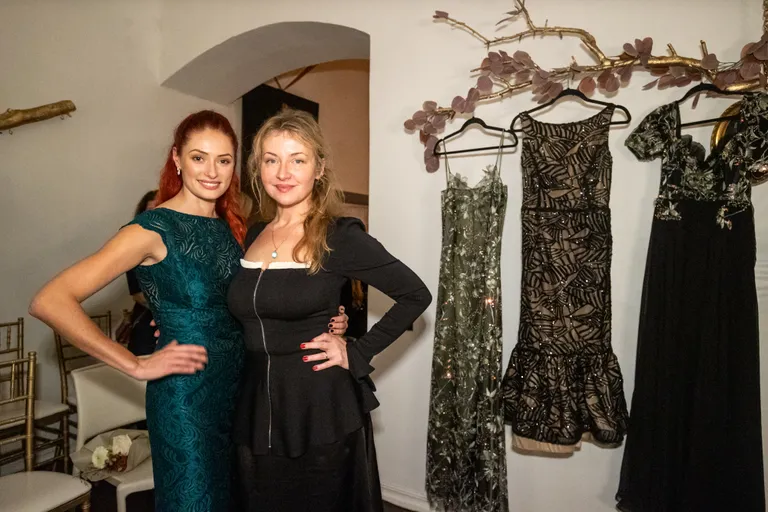 Ingrid Margus, Liisi Tui ja unikaalsed õhtukleidid.