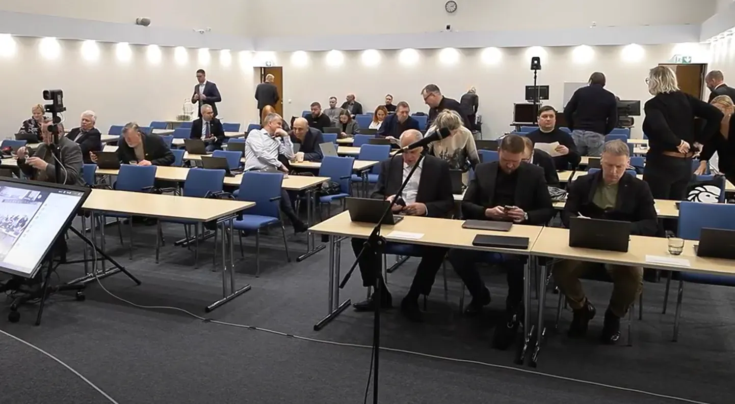 Neljapäeval saadi Tartu ülikooli raamatukogu konverentsisaalis volikogu istungiga ühele poole kõigest veerand tunniga.