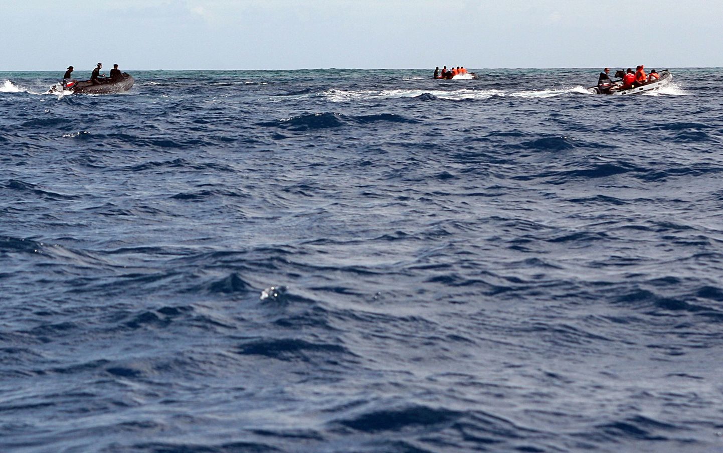 Prantsusmaa ja Yemenia sukeldujad otsivad lennuki vrakki.