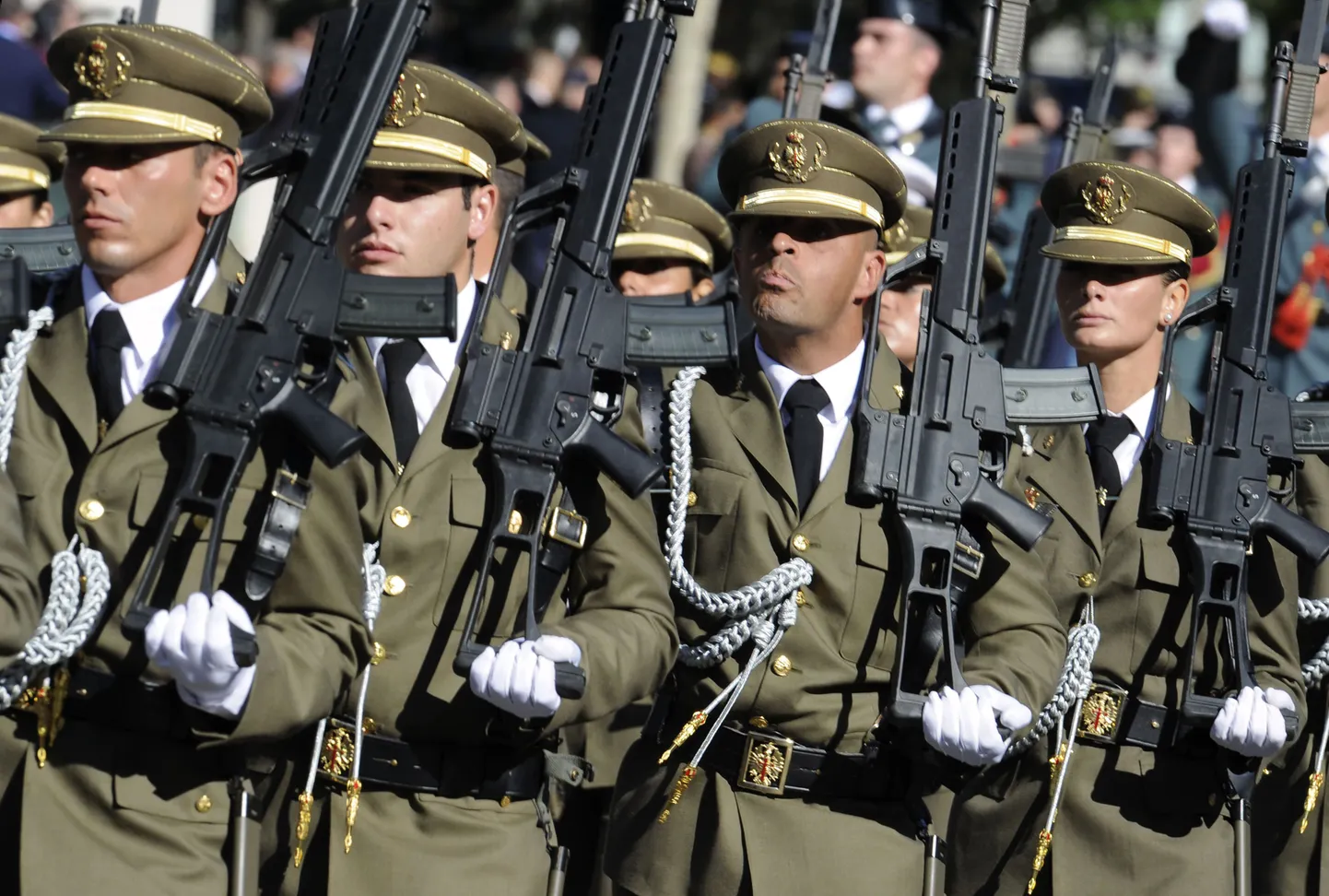 Hispaania sõjaväelased paraadil.