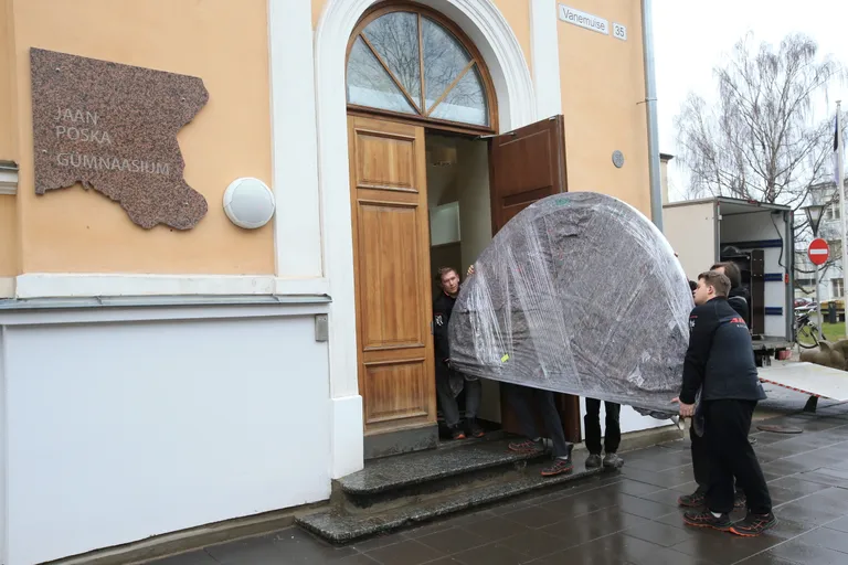 Laud kantakse Poska gümnaasiumisse.