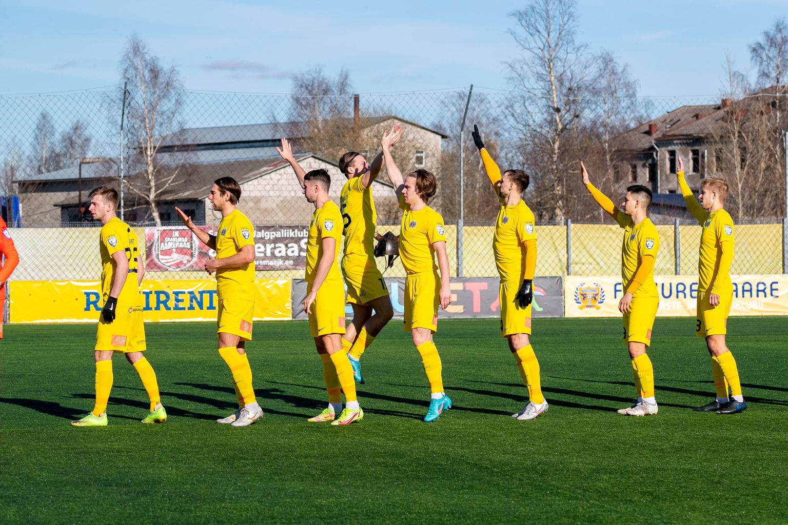 FC Kuressaare ja FC Flora jalkameeskonnad vahetasid väravavahte