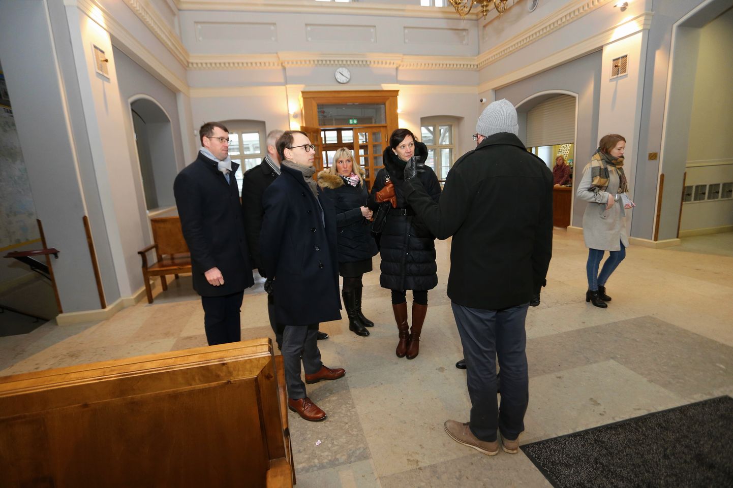 Jaanuari keskel  arutasid Tartu linnajuhid ühes Elroni ja Eesti Raudtee esindajatega Tartu vaksali murekohti ka ootesaalis, mille rendileping on nüüd üles öeldud.