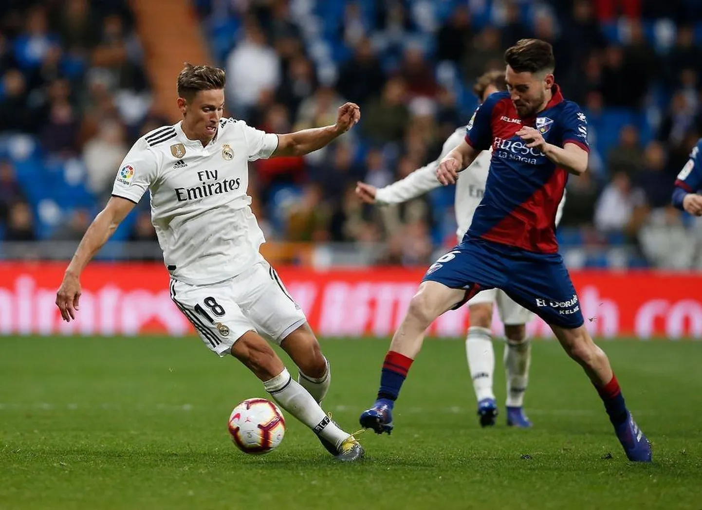 Marcos Llorente SD Huesca meeskonna vastu mängimas.