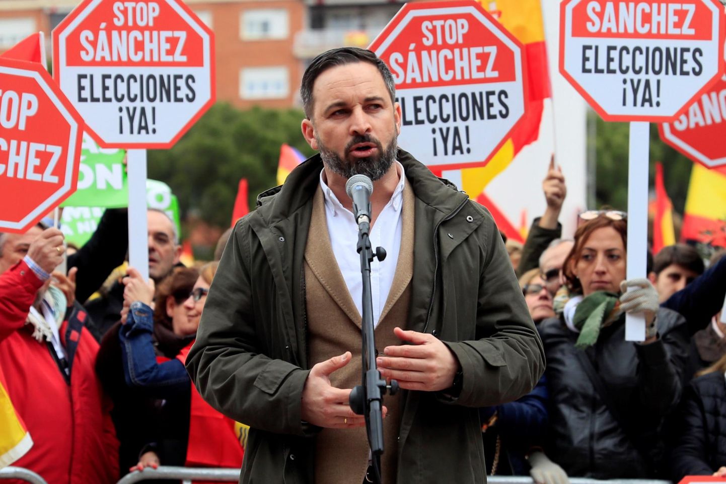 Immigratsiooni ja katalaani separatismi vastasel laineharjal pildile tõusnud erakonna Vox esimees Santiago Abascal. 