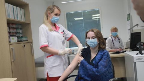 В Эстонии от коронавируса полностью вакцинировано более 9500 человек