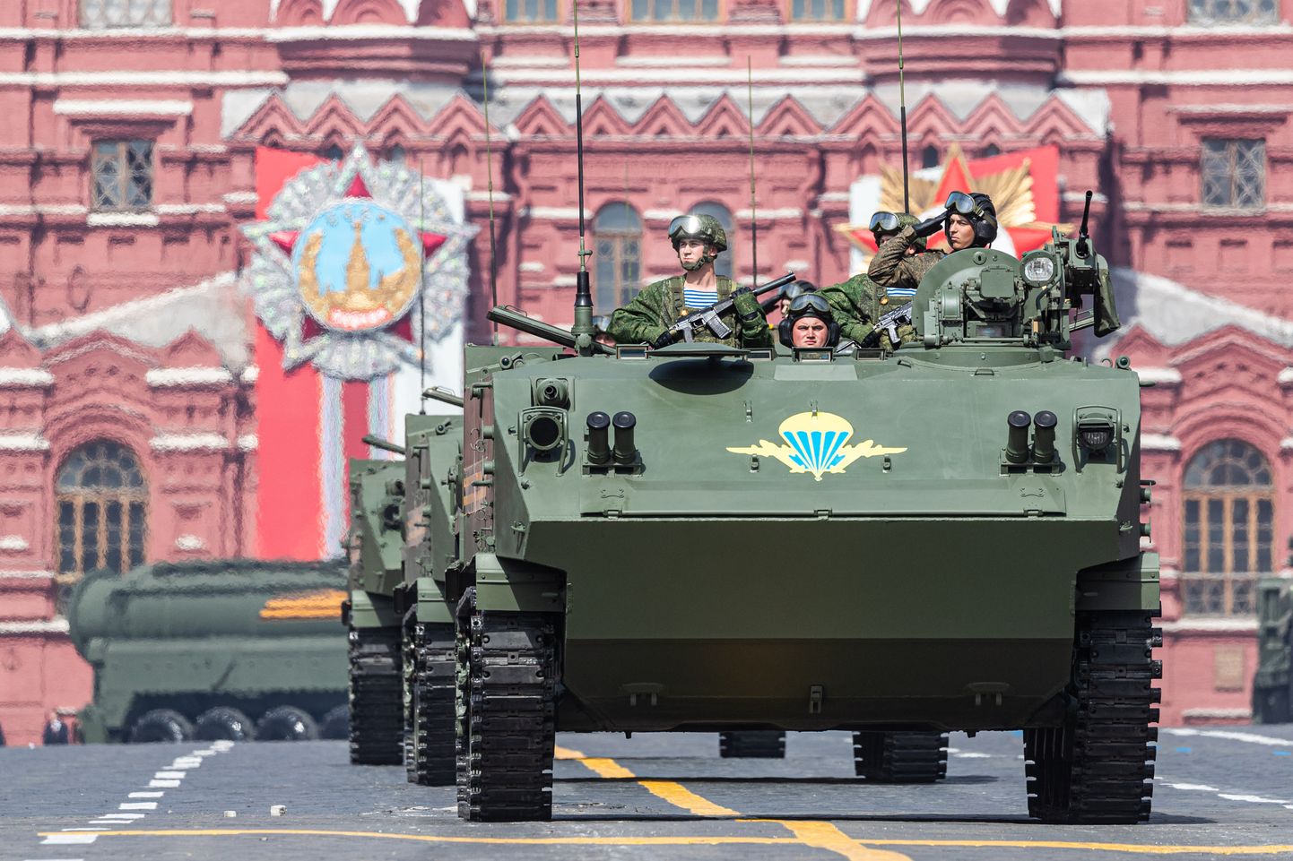 Vene sõjamasinad Punasel väljakul laupäeval toimunud 9. mai paraadi peaproovil.