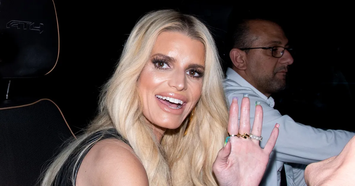 PILT Jessica Simpson näeb välja parem kui kunagi varem!
