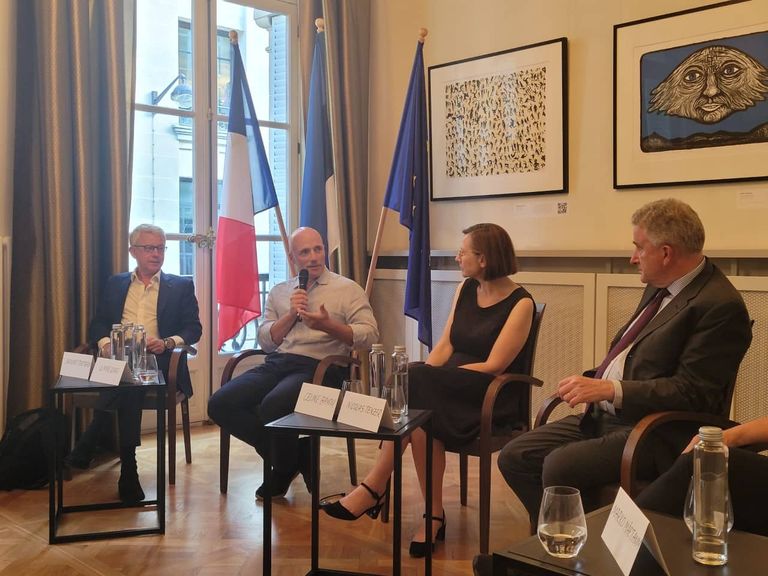 Pariisis Eesti suursaatkonnas avatud näituse «Vabadus 21. sajandil» avamise puhul korraldatud arutelu.