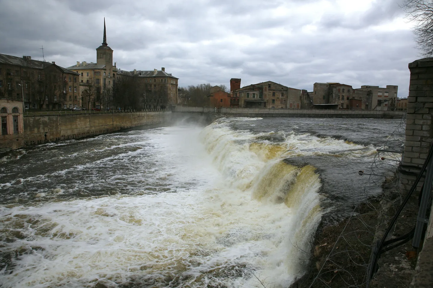 Kevadine Narva juga pakub vaatemängu.