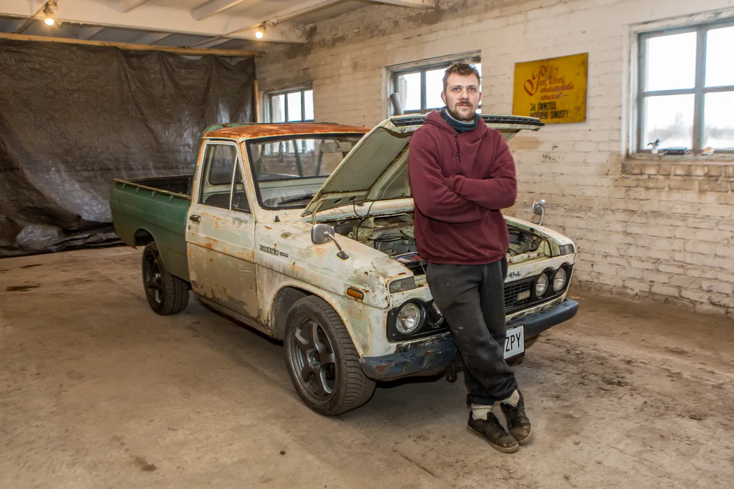 SÕIDUKORRAS: Taavi Sink ütleb, et vaatamata nukrale välimusele on Hilux täiesti sõiduvõimeline.