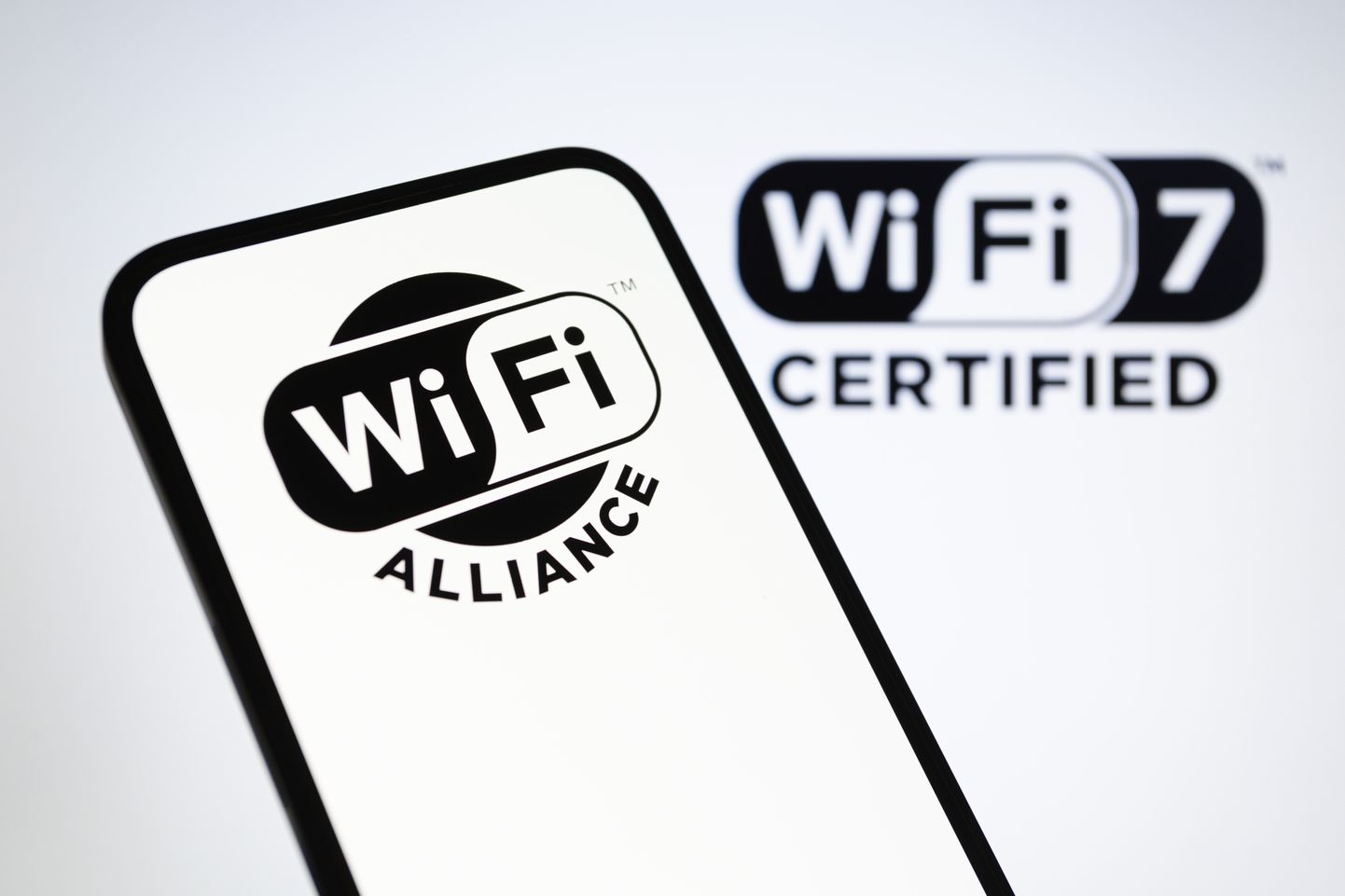 Wi-Fi Alliance´i logo hakkavad kandma kõik uued seadmed, mis suudavad uues kuni 46 Gbit/s traadita võrgus olla ja selle uusimaid võimalusi kasutada. Vanad seadmed saavad samuti uue võrguga ühenduse, kuid ei saa selle parimaid omadusi ära kasutada.