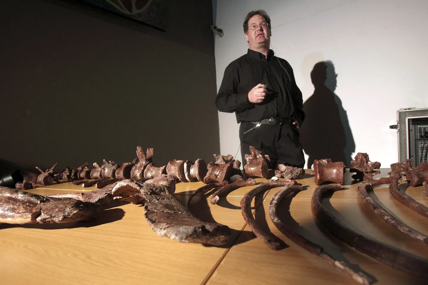 Paleontoloog Adam Yates oma leiuga