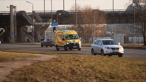 Otrdien ceļu avārijās cietuši divi gājēji