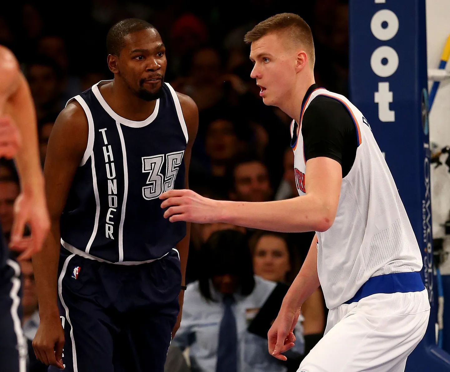 Kristaps Porzingis (paremal) ja Kevin Durant.
