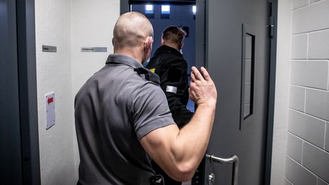 Väidetava terroristi rünnaku alla langenud valvur jättis kohtule mainimata 112 000-eurose hüvitise
